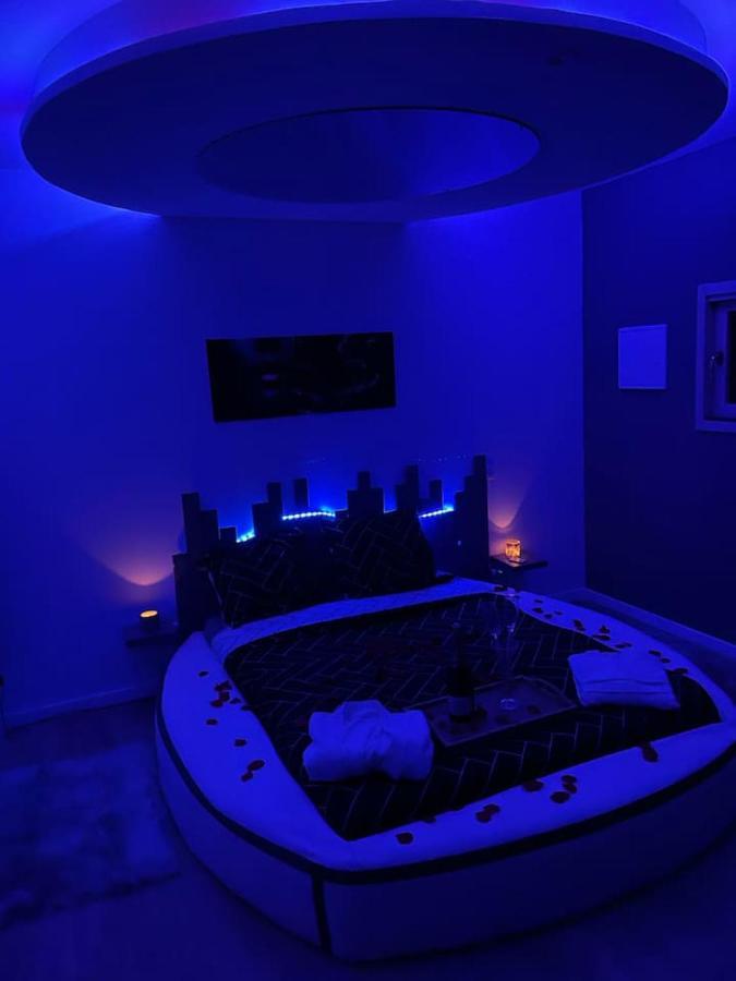 Love Room Gemozac Bagian luar foto
